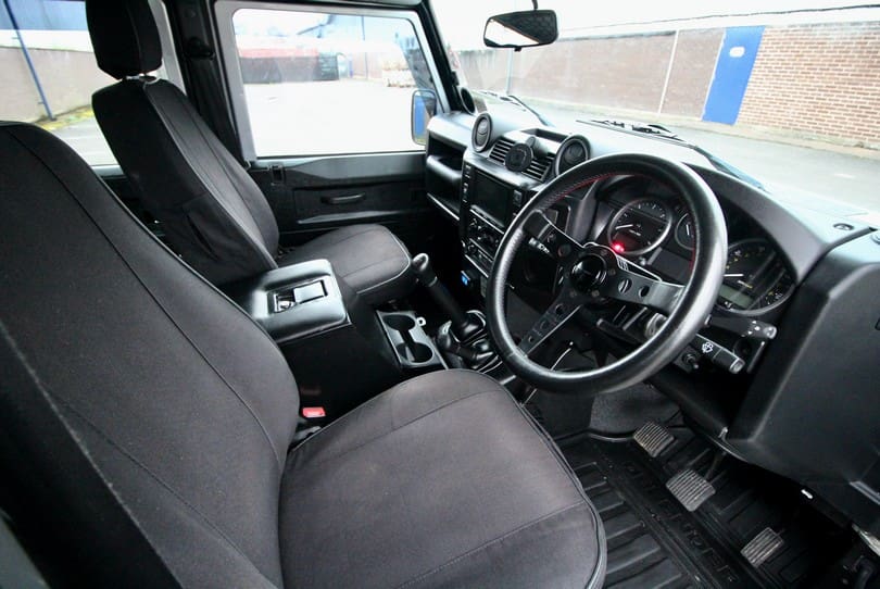 Land Rover Defender 110 The Supercar Rooms (9)