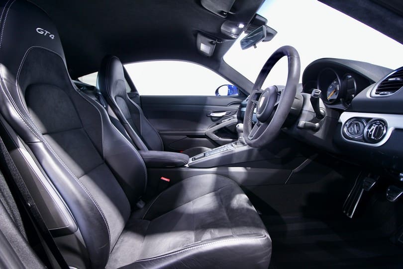 Porsche 718 Cayman Gt4 The Supercar Rooms (10)