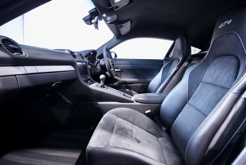 Porsche 718 Cayman Gt4 The Supercar Rooms (11)