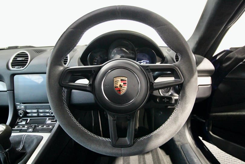 Porsche 718 Cayman Gt4 The Supercar Rooms (13)