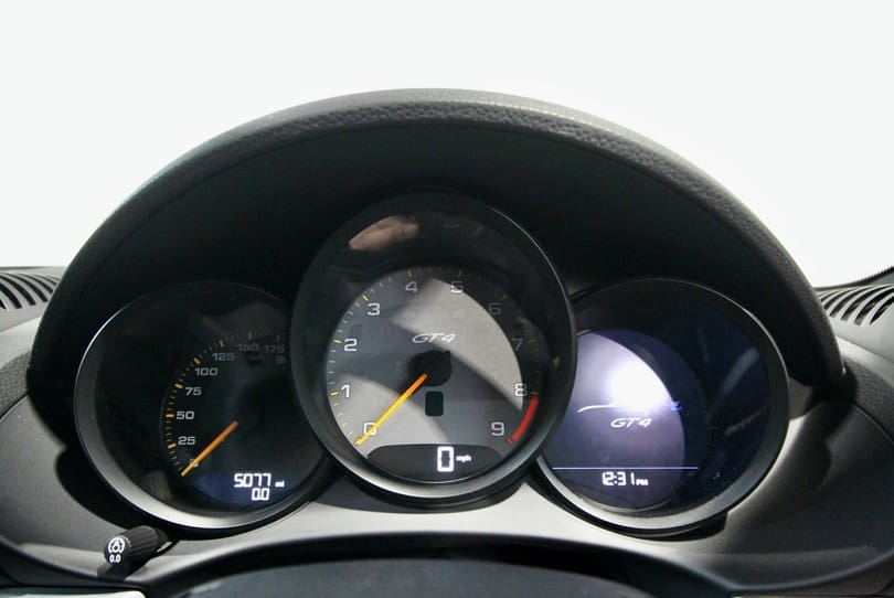 Porsche 718 Cayman Gt4 The Supercar Rooms (17)