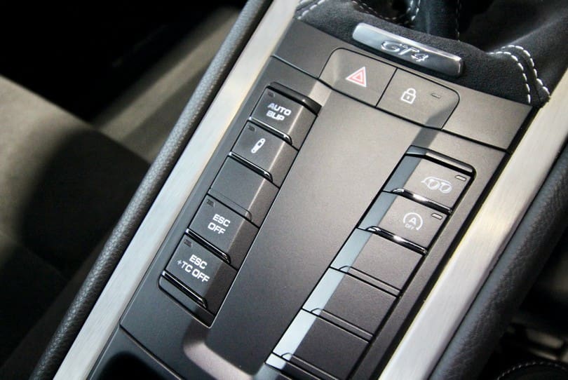 Porsche 718 Cayman Gt4 The Supercar Rooms (18)