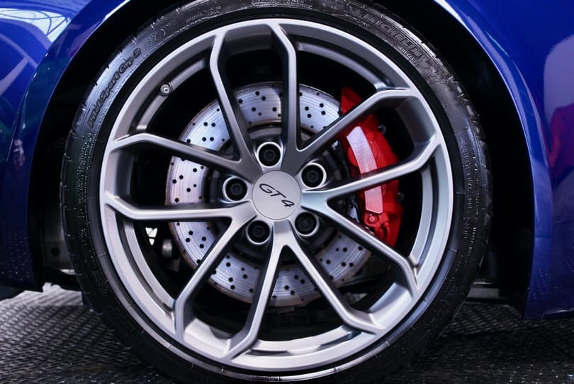 Porsche 718 Cayman Gt4 The Supercar Rooms (37)