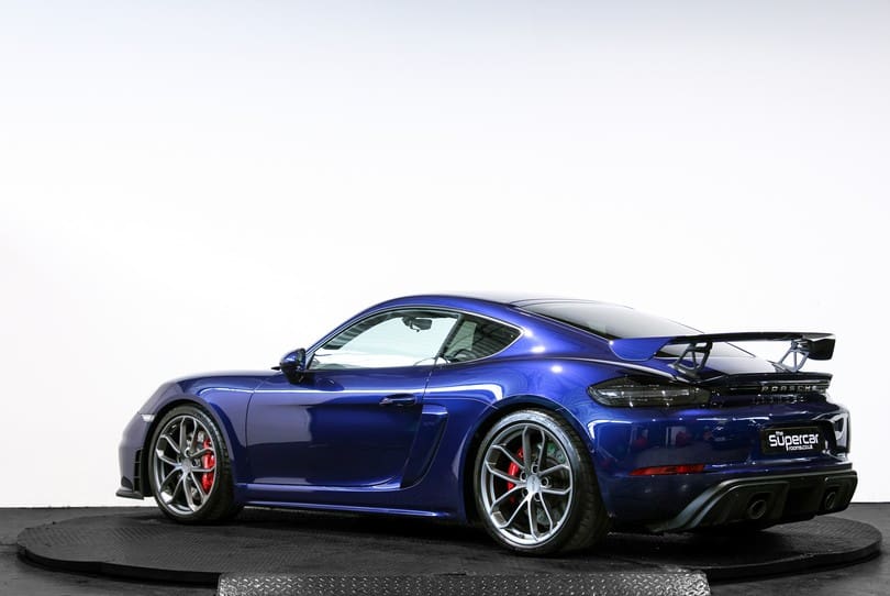 Porsche 718 Cayman Gt4 The Supercar Rooms (5)