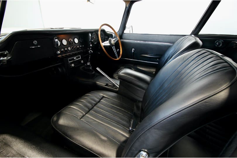 Jaguar E Type 2+2 The Supercar Rooms (12)