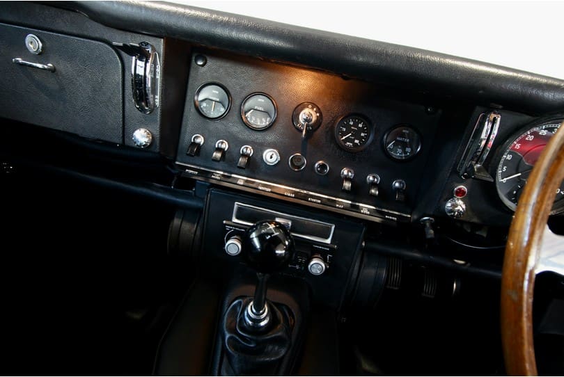 Jaguar E Type 2+2 The Supercar Rooms (19)