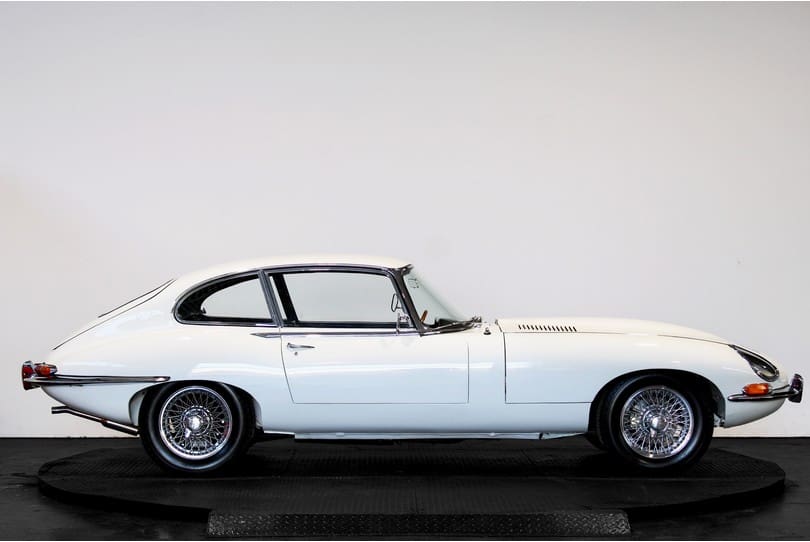 Jaguar E Type 2+2 The Supercar Rooms (2)