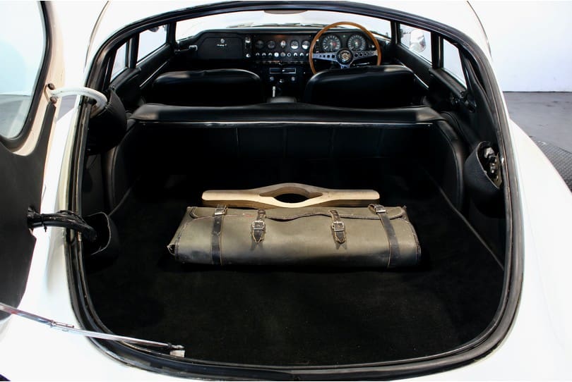 Jaguar E Type 2+2 The Supercar Rooms (24)