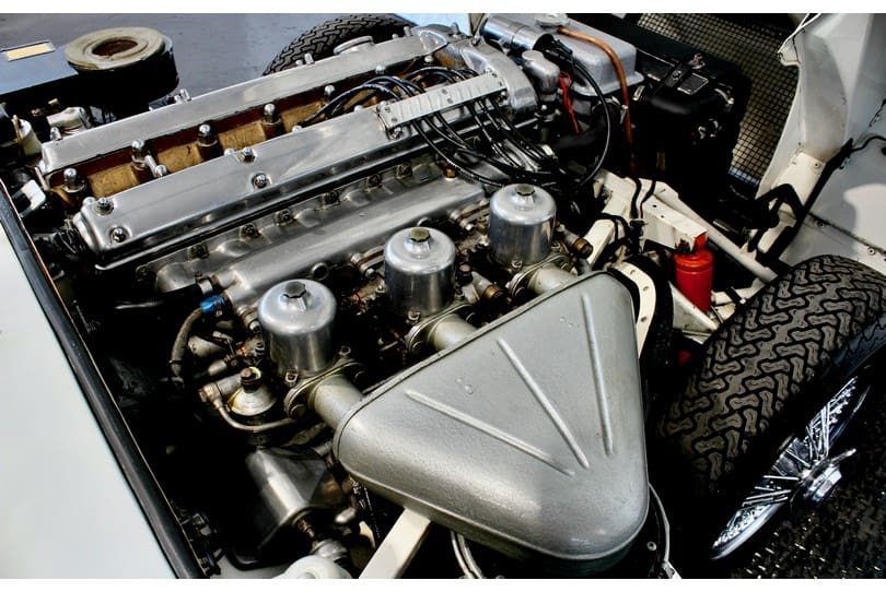 Jaguar E Type 2+2 The Supercar Rooms (25)