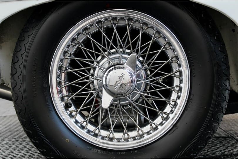 Jaguar E Type 2+2 The Supercar Rooms (26)