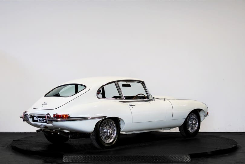 Jaguar E Type 2+2 The Supercar Rooms (3)