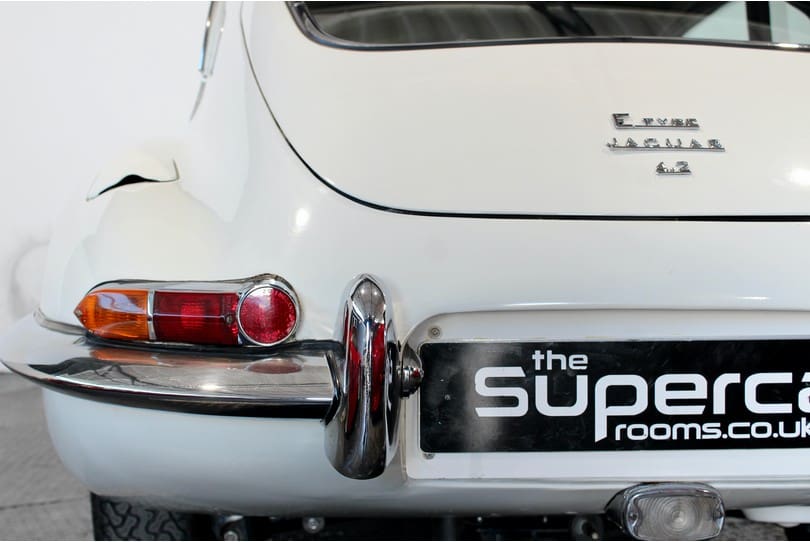 Jaguar E Type 2+2 The Supercar Rooms (32)