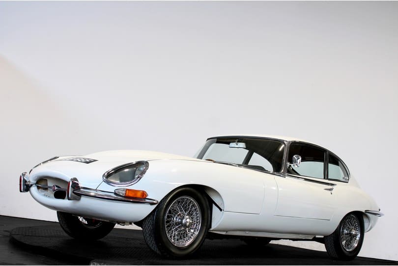 Jaguar E Type 2+2 The Supercar Rooms (39)
