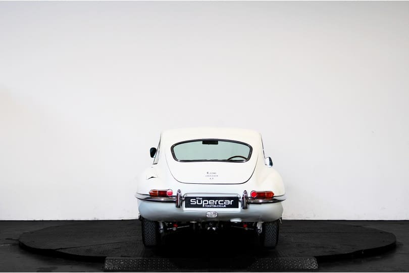 Jaguar E Type 2+2 The Supercar Rooms (4)