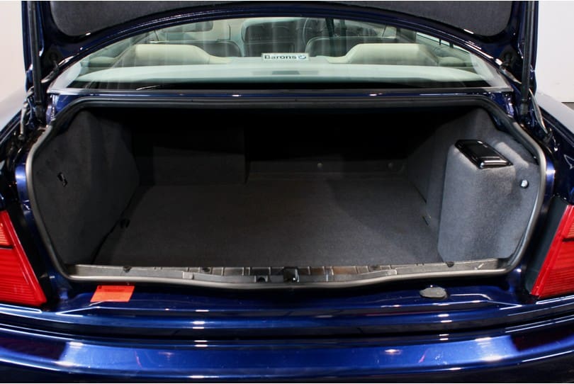 Bmw 850i The Supercar Rooms (29)