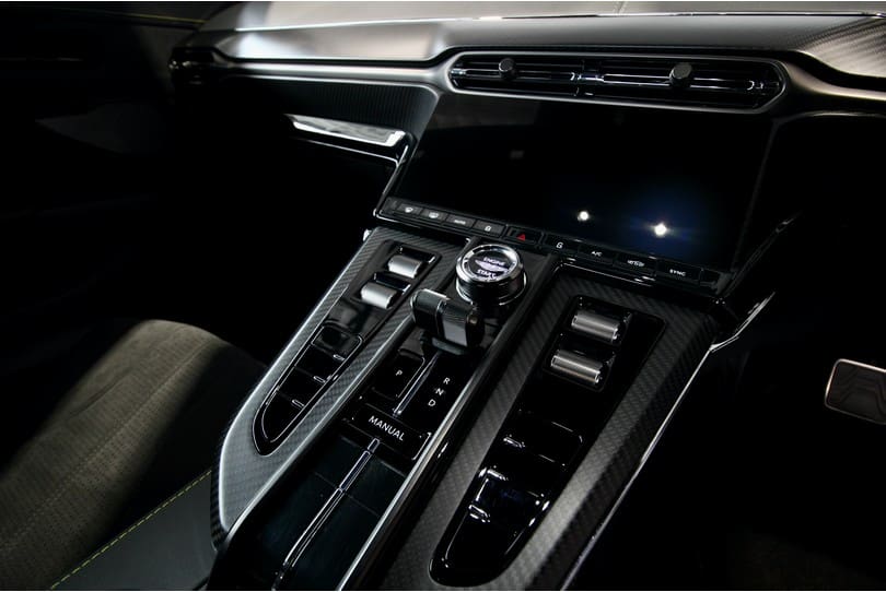 Aston Martin Vantage The Supercar Rooms (14)