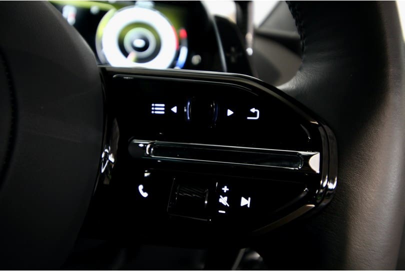 Aston Martin Vantage The Supercar Rooms (18)