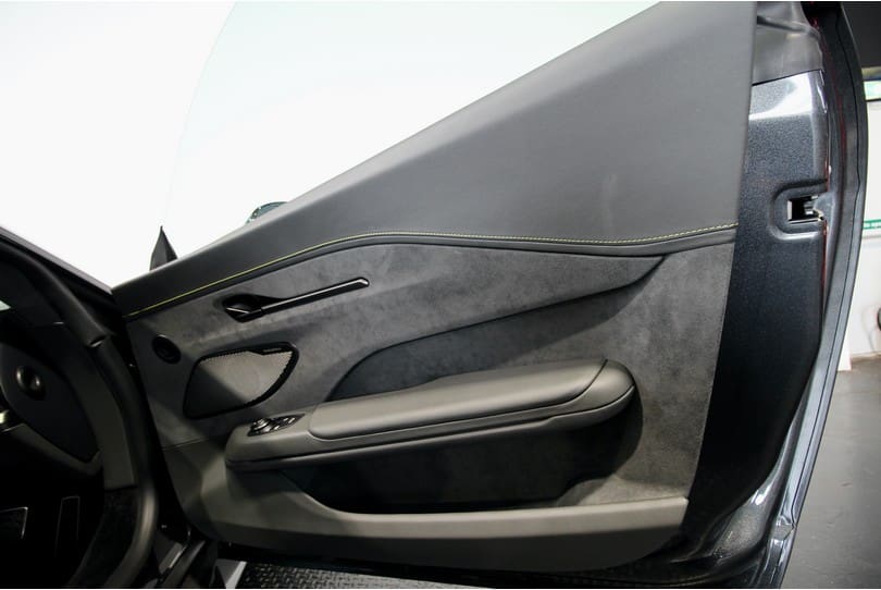 Aston Martin Vantage The Supercar Rooms (24)