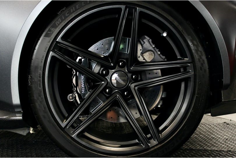 Aston Martin Vantage The Supercar Rooms (36)