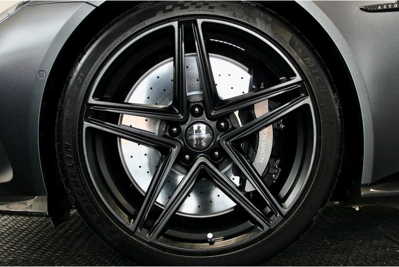 Aston Martin Vantage The Supercar Rooms (37)