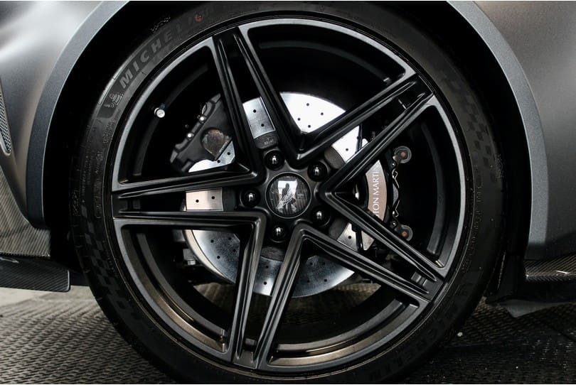 Aston Martin Vantage The Supercar Rooms (38)