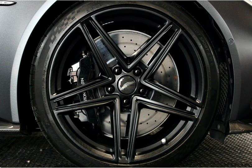 Aston Martin Vantage The Supercar Rooms (39)