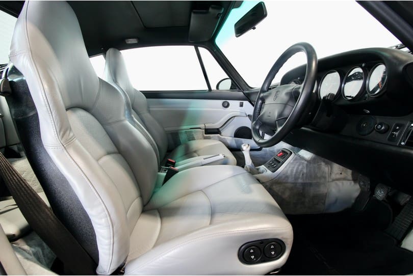Porsche 993 Carrera S The Supercar Rooms (10)