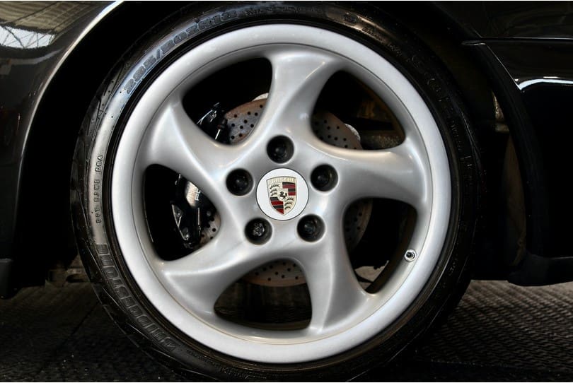 Porsche 993 Carrera S The Supercar Rooms (29)