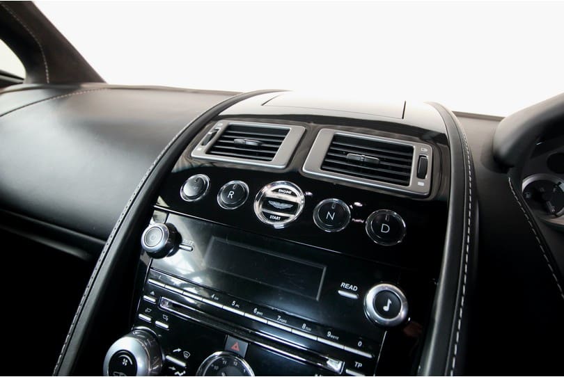 Aston Martin Vantage S The Supercar Rooms (15)