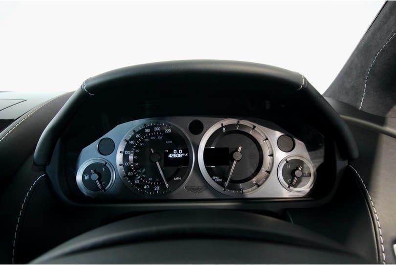 Aston Martin Vantage S The Supercar Rooms (18)