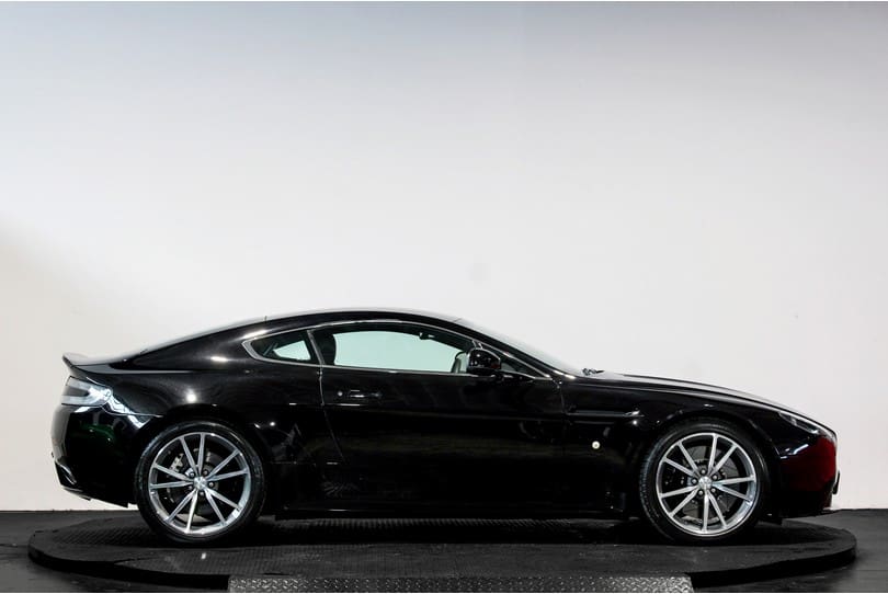 Aston Martin Vantage S The Supercar Rooms (2)