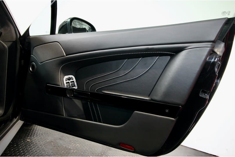 Aston Martin Vantage S The Supercar Rooms (22)