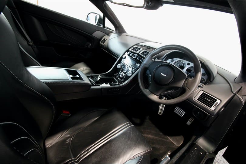 Aston Martin Vantage S The Supercar Rooms (24)