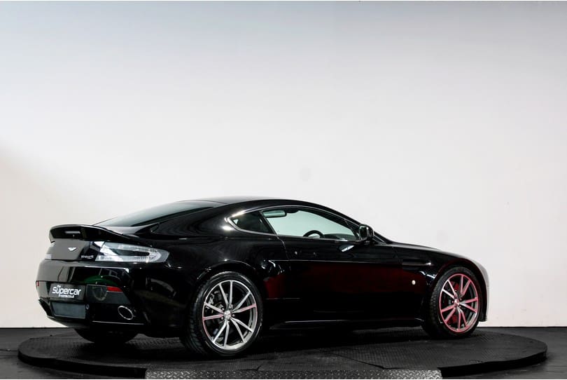 Aston Martin Vantage S The Supercar Rooms (3)