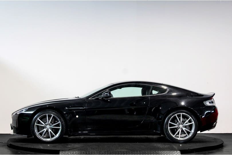 Aston Martin Vantage S The Supercar Rooms (6)