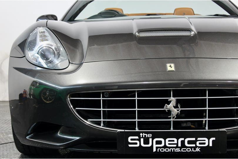 Ferrari California 30 The Supercar Rooms (40)