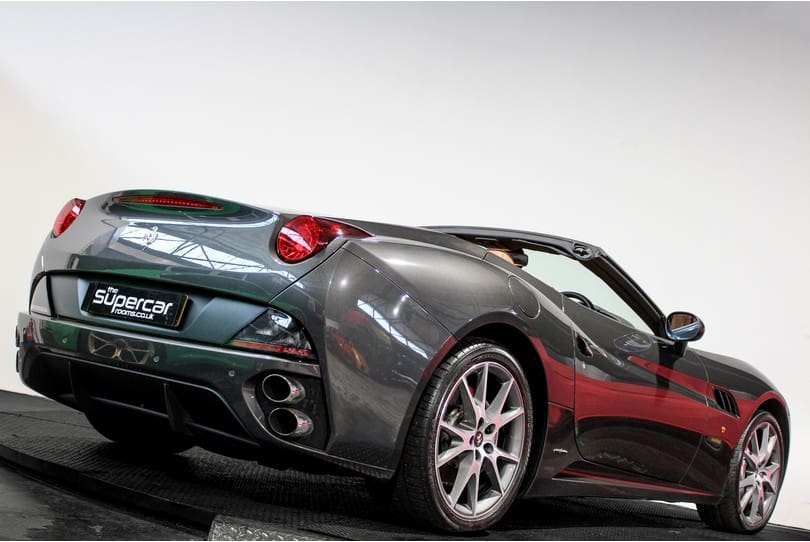 Ferrari California 30 The Supercar Rooms (53)