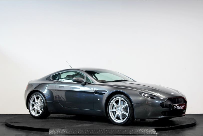 Aston Martin Vantage The Supercar Rooms (1)
