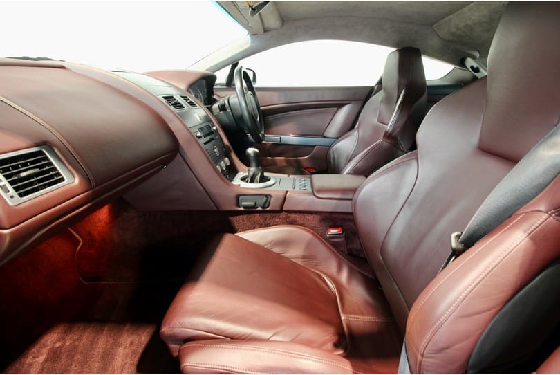 Aston Martin Vantage The Supercar Rooms (11)