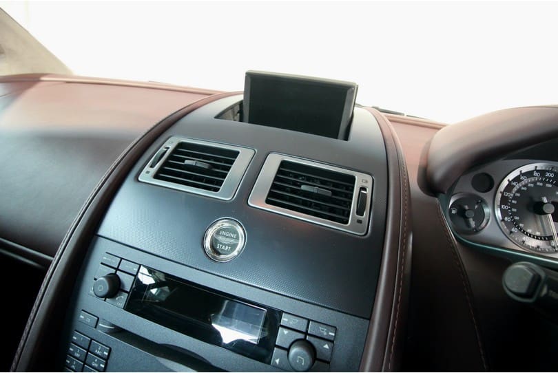 Aston Martin Vantage The Supercar Rooms (14)