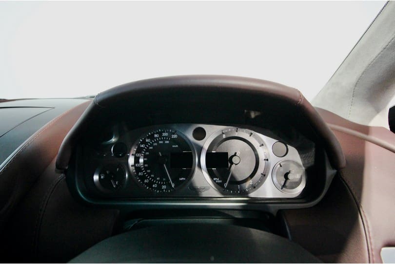 Aston Martin Vantage The Supercar Rooms (15)