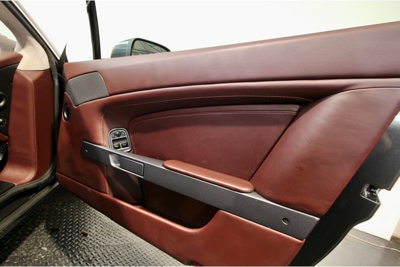 Aston Martin Vantage The Supercar Rooms (19)