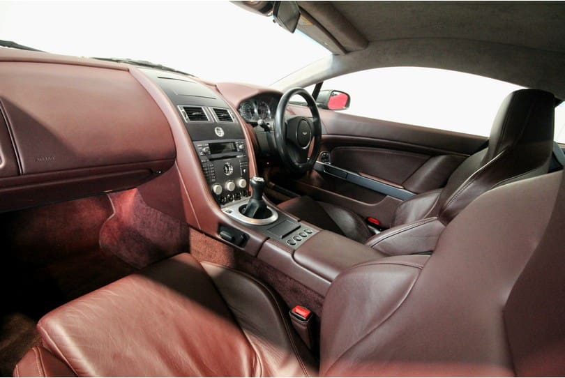 Aston Martin Vantage The Supercar Rooms (22)