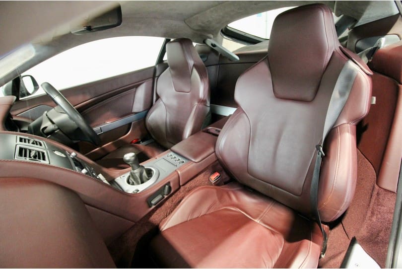 Aston Martin Vantage The Supercar Rooms (23)