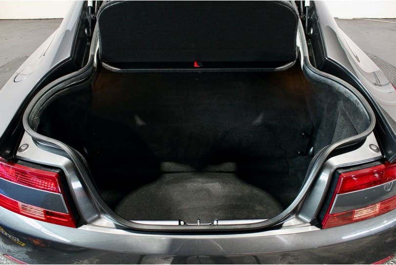 Aston Martin Vantage The Supercar Rooms (24)