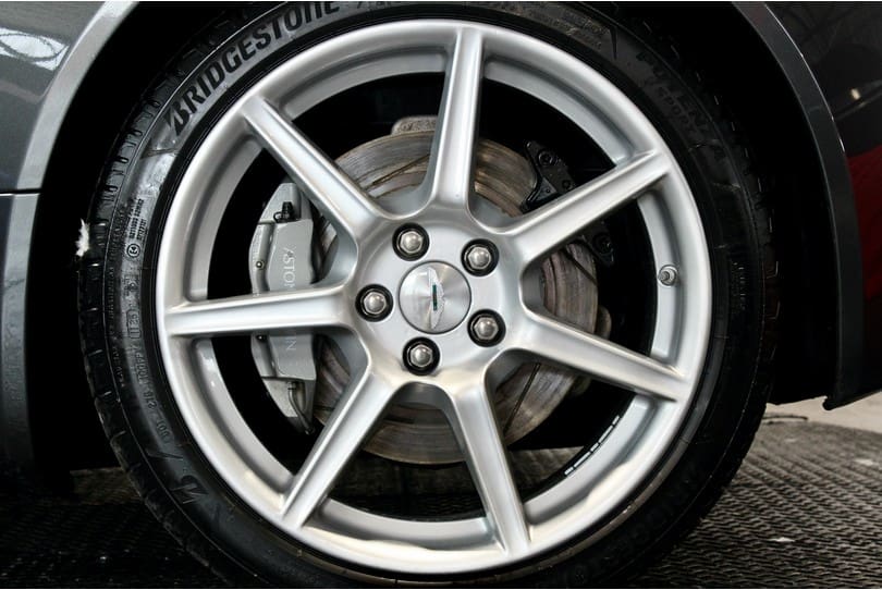 Aston Martin Vantage The Supercar Rooms (27)