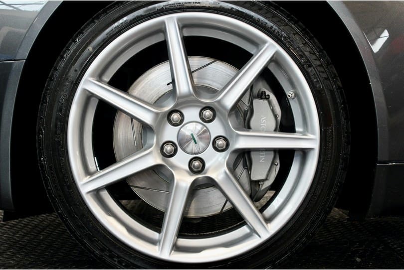 Aston Martin Vantage The Supercar Rooms (28)