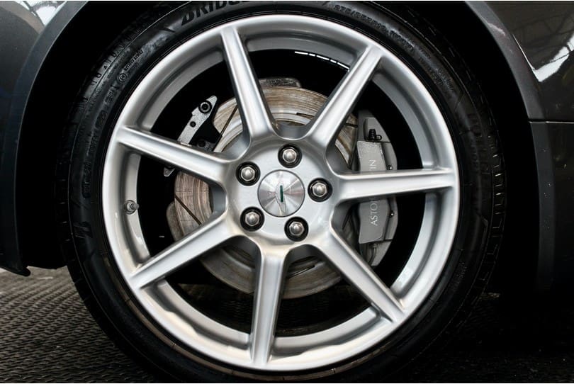 Aston Martin Vantage The Supercar Rooms (29)