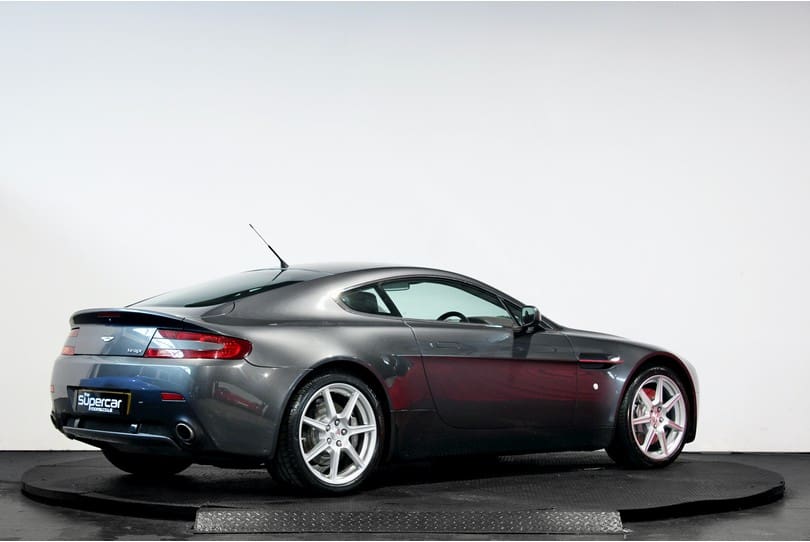 Aston Martin Vantage The Supercar Rooms (3)