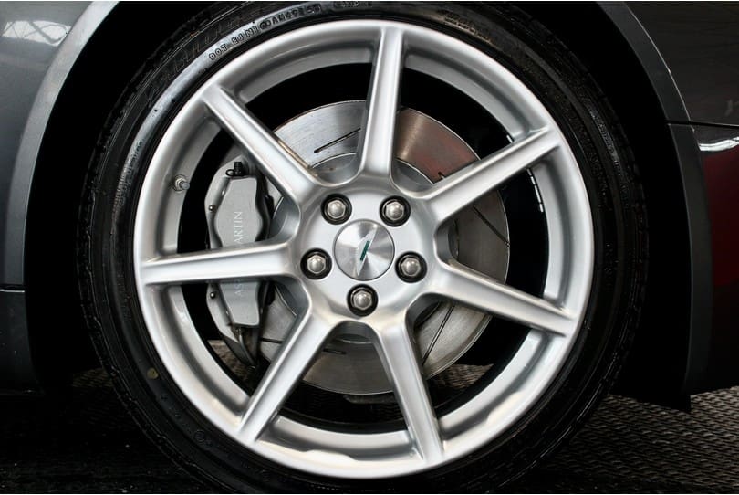 Aston Martin Vantage The Supercar Rooms (30)